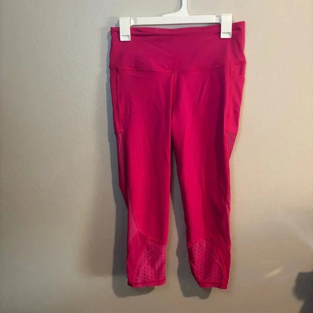 VICTORIA’s SPORT CAPRI with mesh and 2 pockets Size M